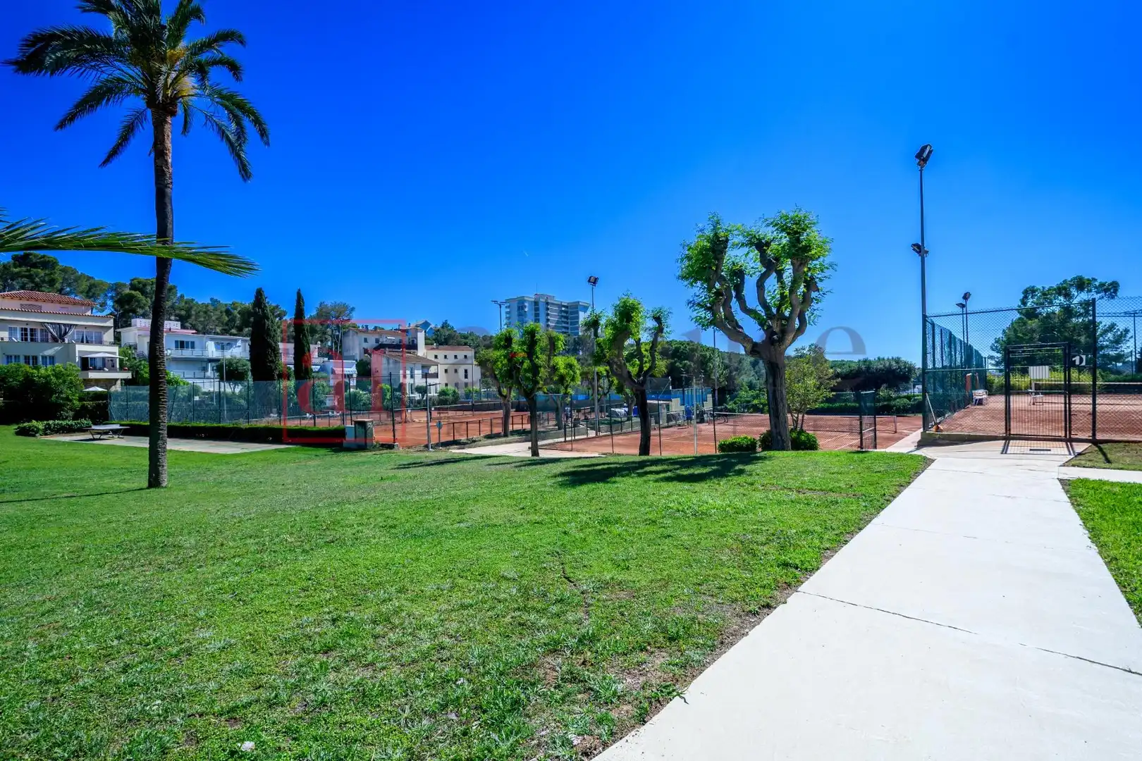 Außenansicht von Dachboden zum Verkauf in Sant Pere de Ribes mit Klimaanlage, Heizung und Privatgarten