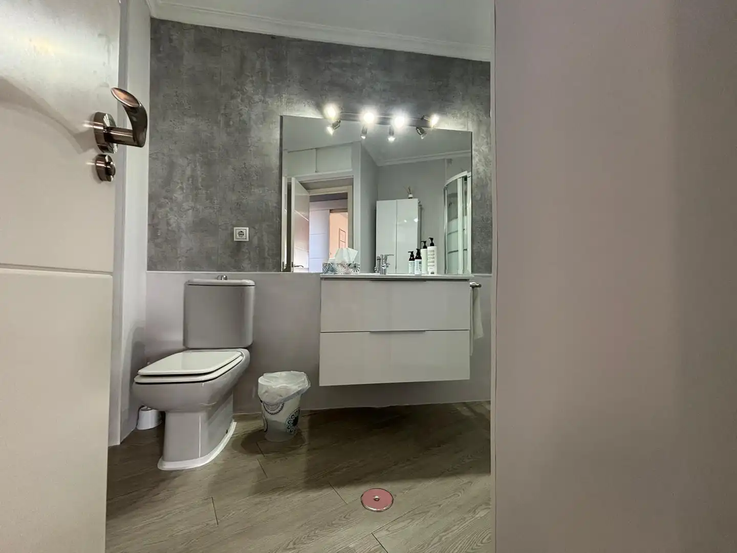 Bathroom of Flat for sale in Cáceres  with Air Conditioner, Terrace and Furnished