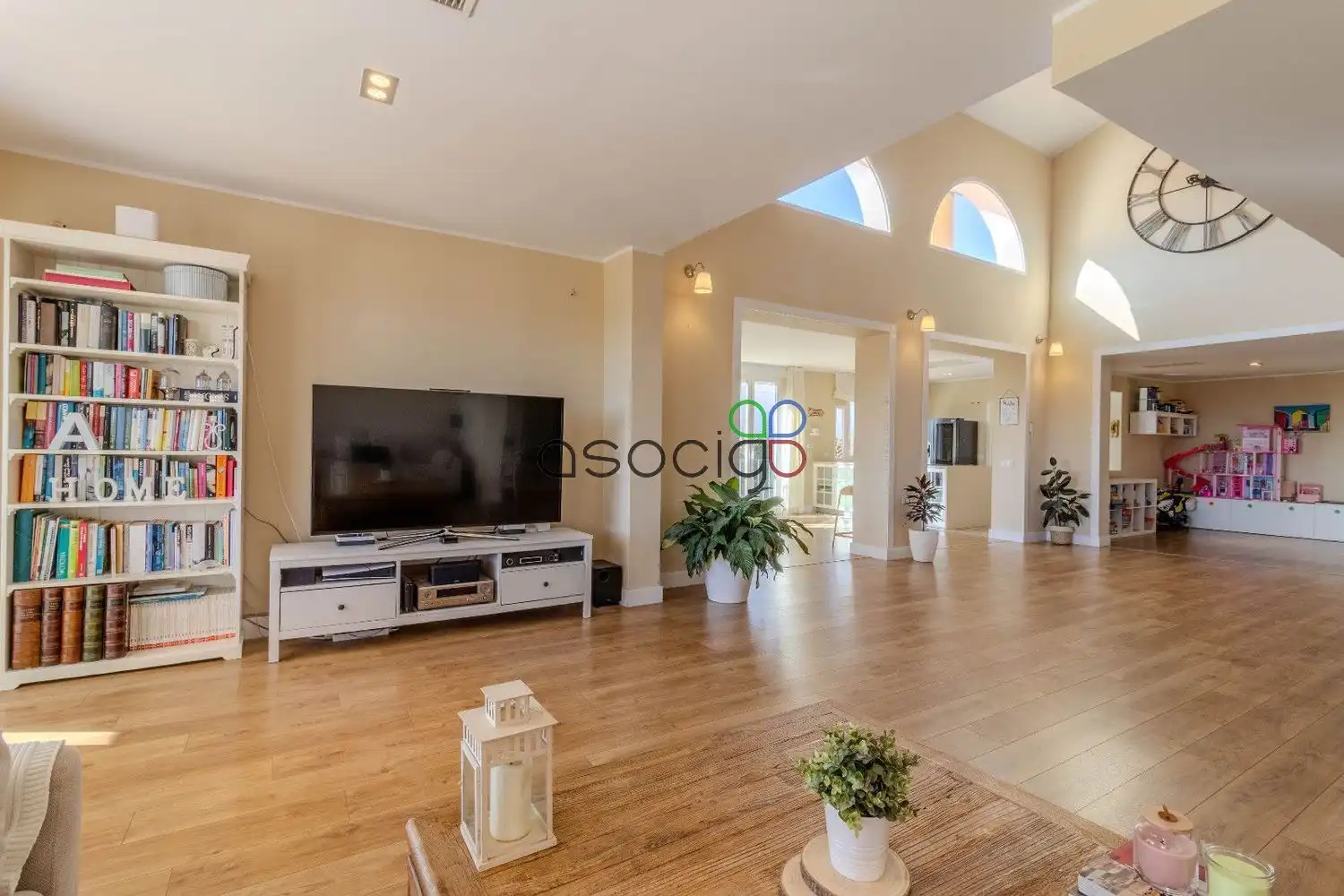 Living room of Houses for sale in Cabanillas del Campo  with Air Conditioner, Heating and Storage room