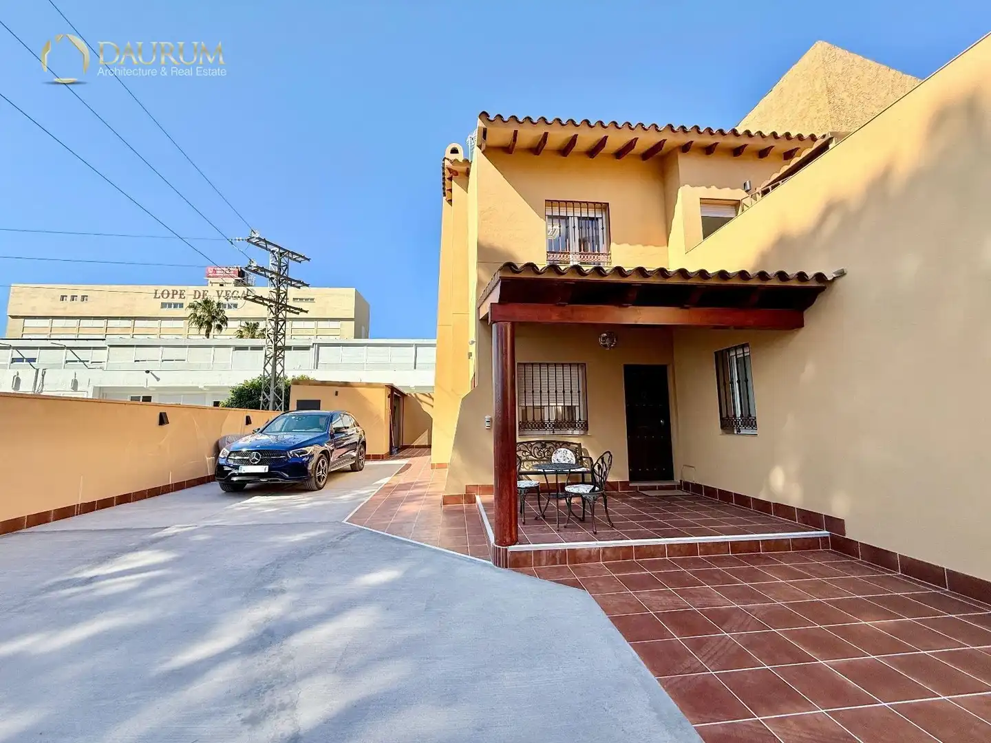 Vista exterior de Casa adosada en venda en Benidorm amb Aire condicionat, Calefacció i Terrassa