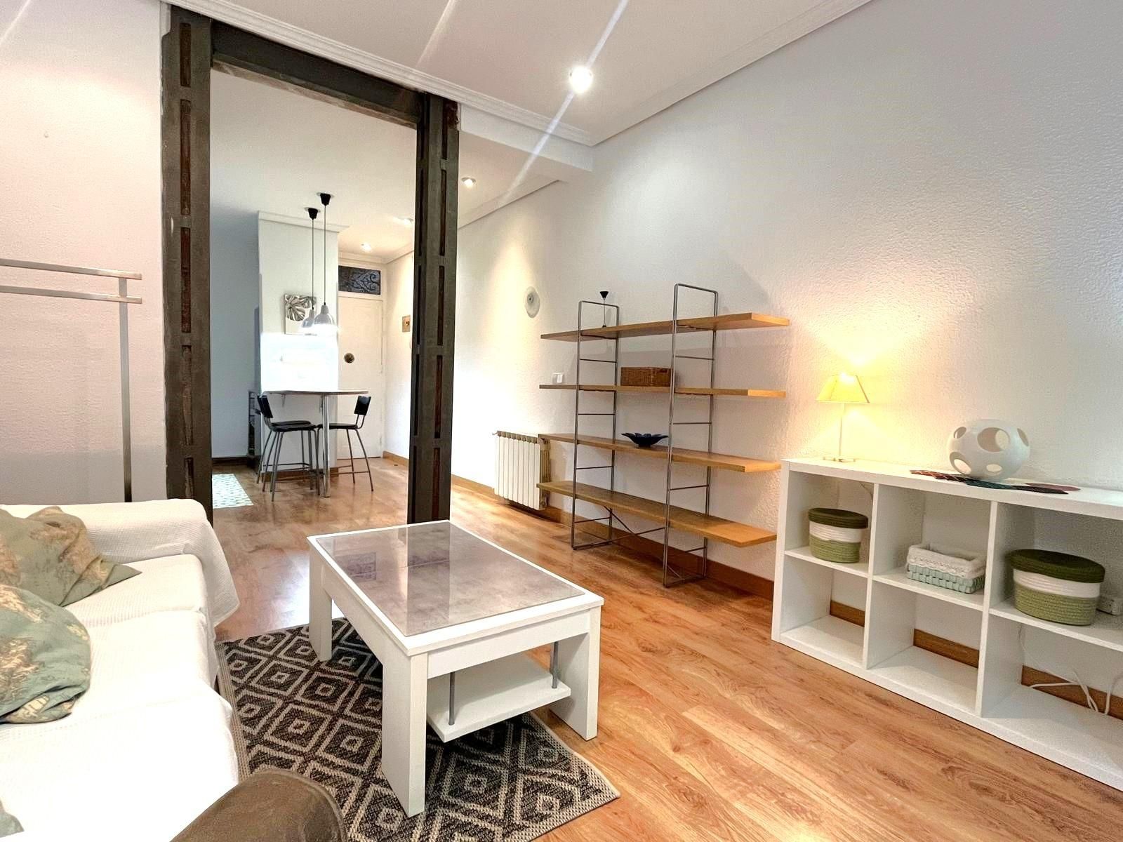 Living room of Flat to rent in  Madrid Capital  with Air Conditioner, Heating and Balcony