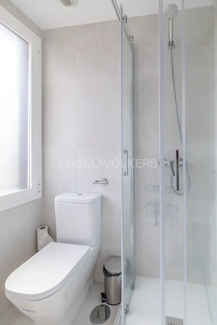 Baño de Planta baja de alquiler en Madrid con Aire acondicionado, Calefacción y Amueblado