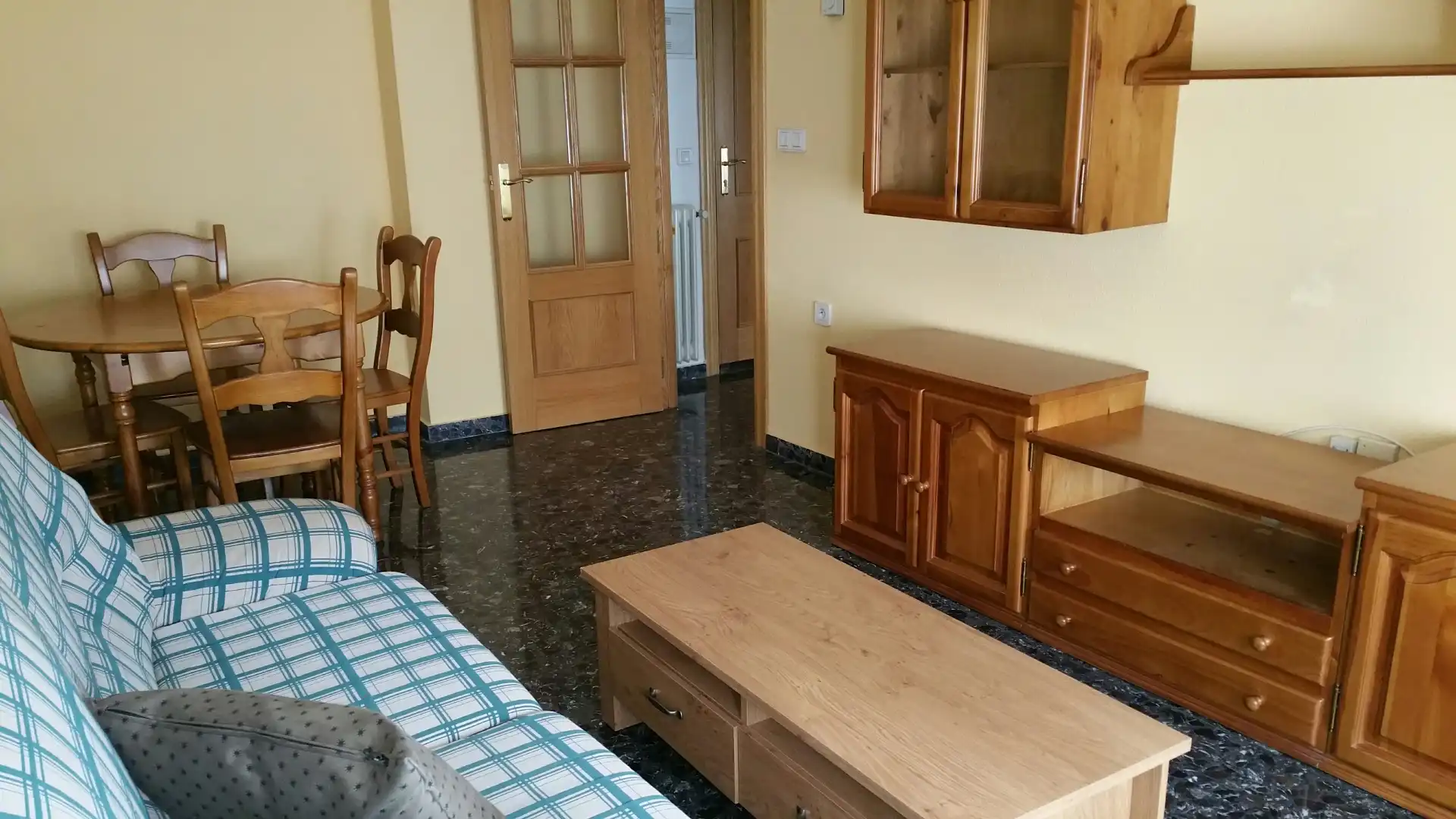 Sala de estar de Apartamento de alquiler en Albacete con Calefacción y Amueblado