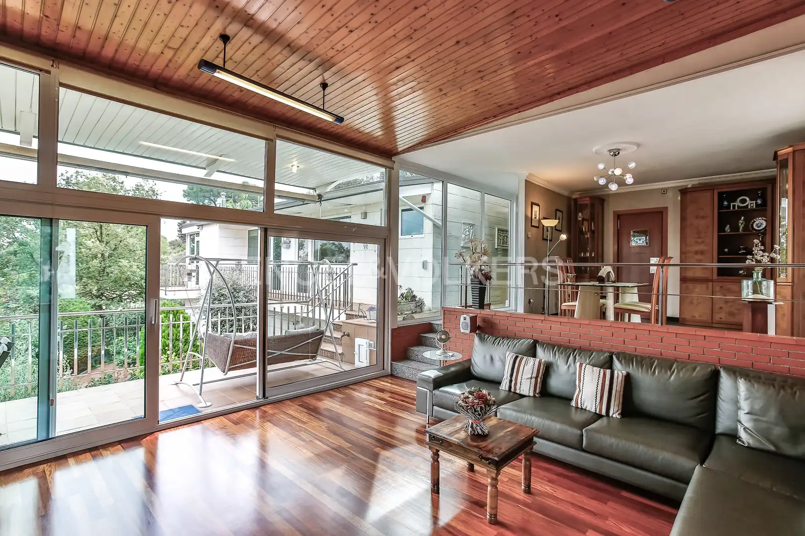 Sala de estar de Casa o chalet en venta en Santa Coloma de Cervelló con Calefacción, Jardín privado y Parquet