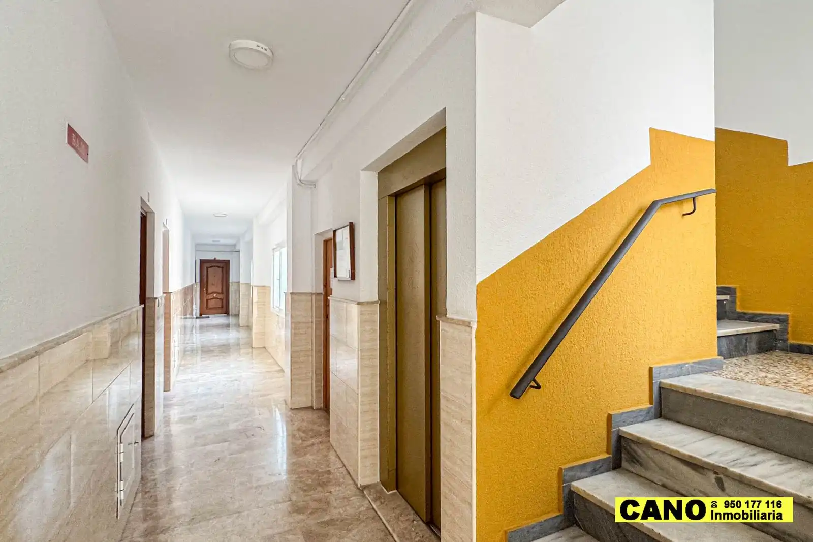 Piso en venta en  Almería Capital con Terraza