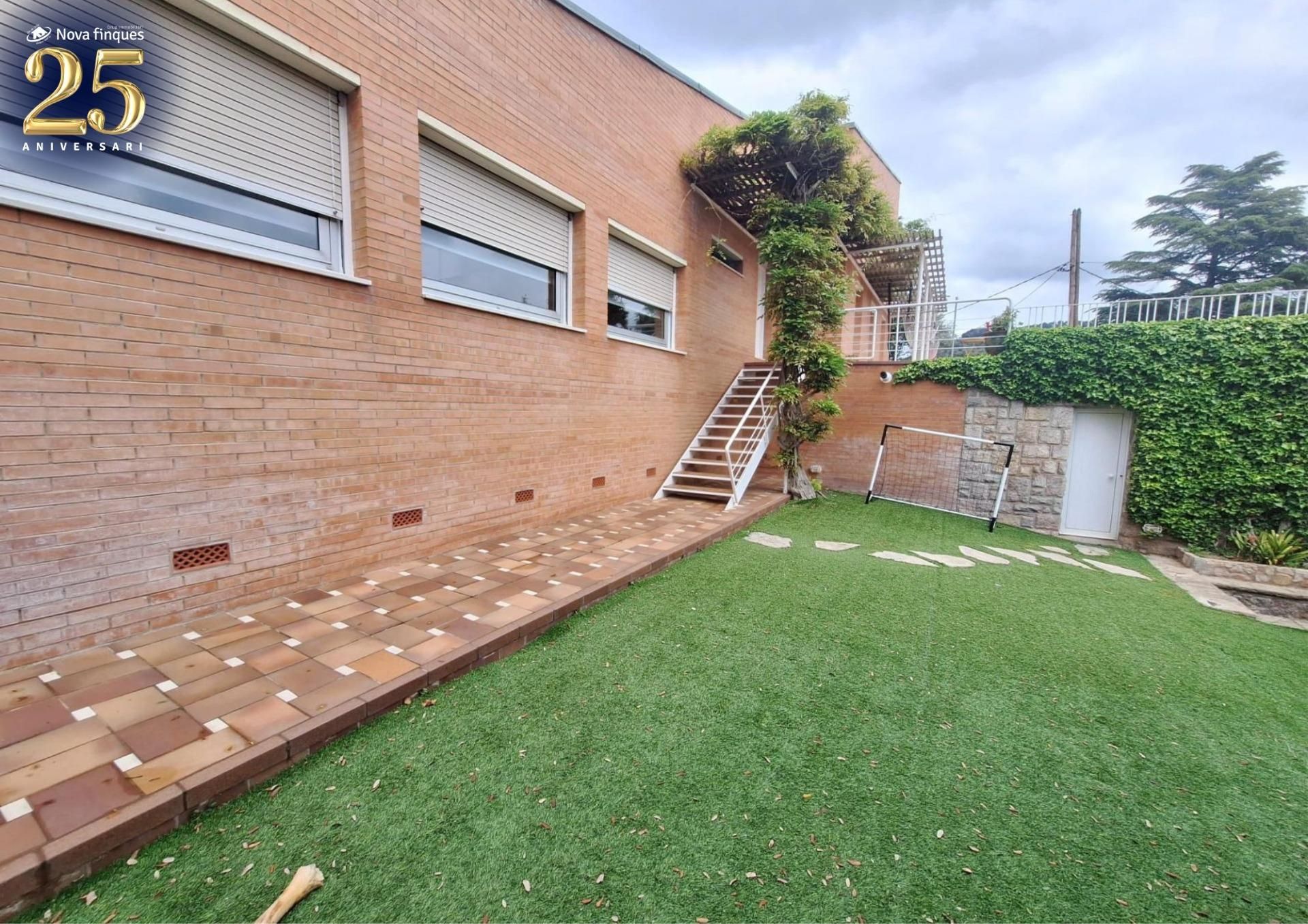 Exterior view of Houses for sale in Castellar del Vallès  with Heating, Private garden and Terrace