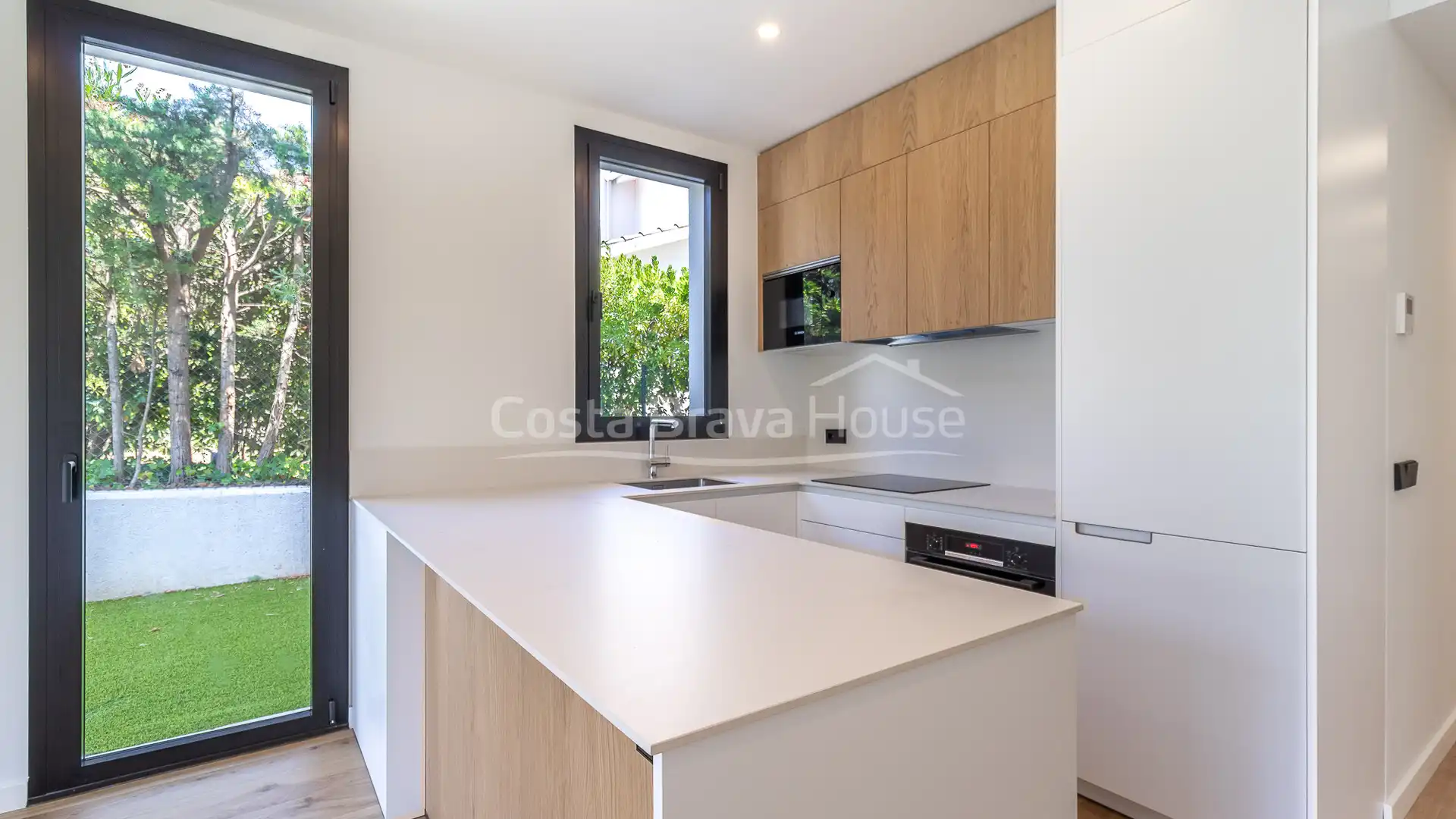 Cuina de Apartament en venda en Palamós amb Aire condicionat, Calefacció i Jardí privat