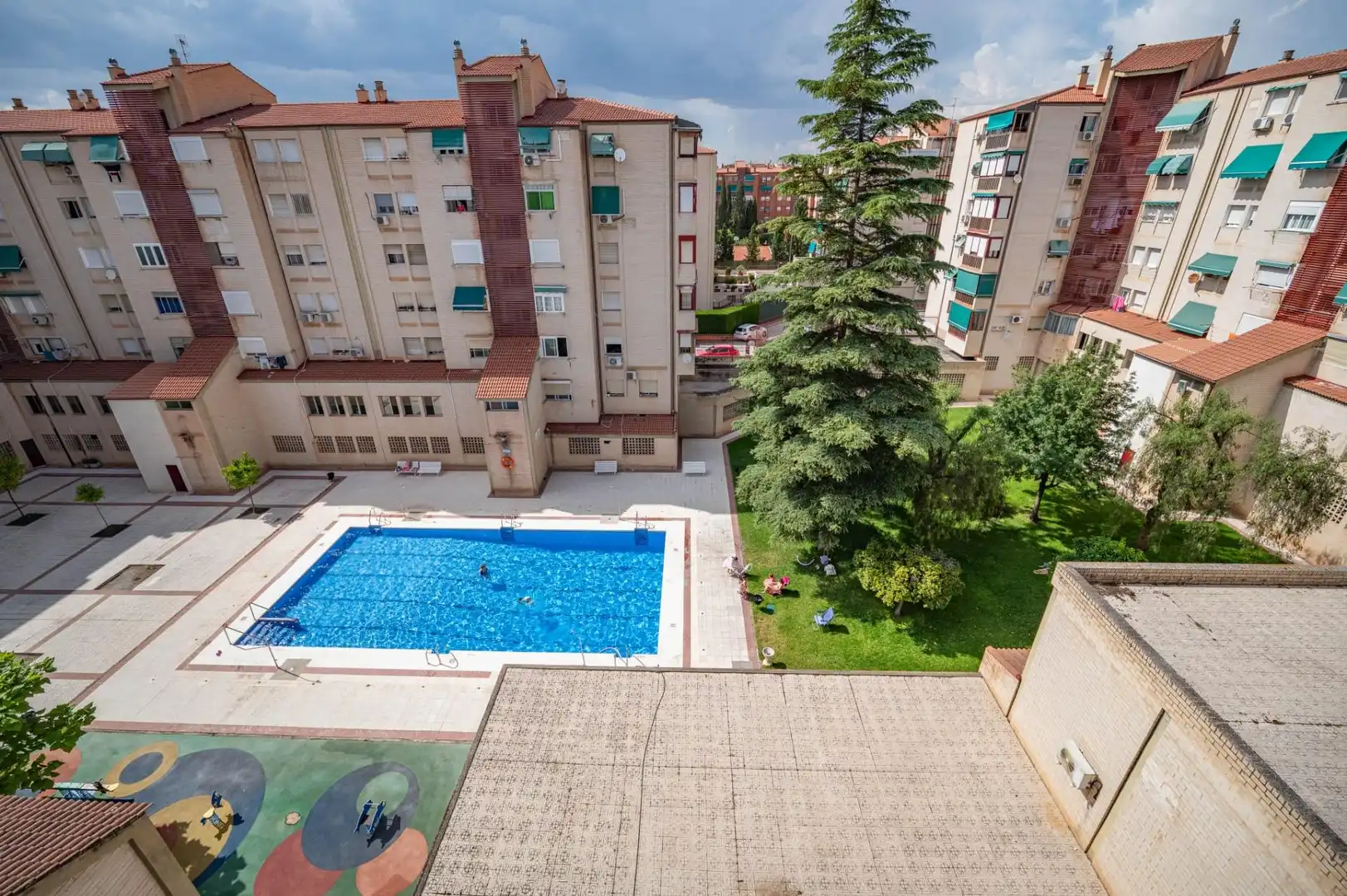 Piscina de Pis en venda en Granada amb Piscina comunitària