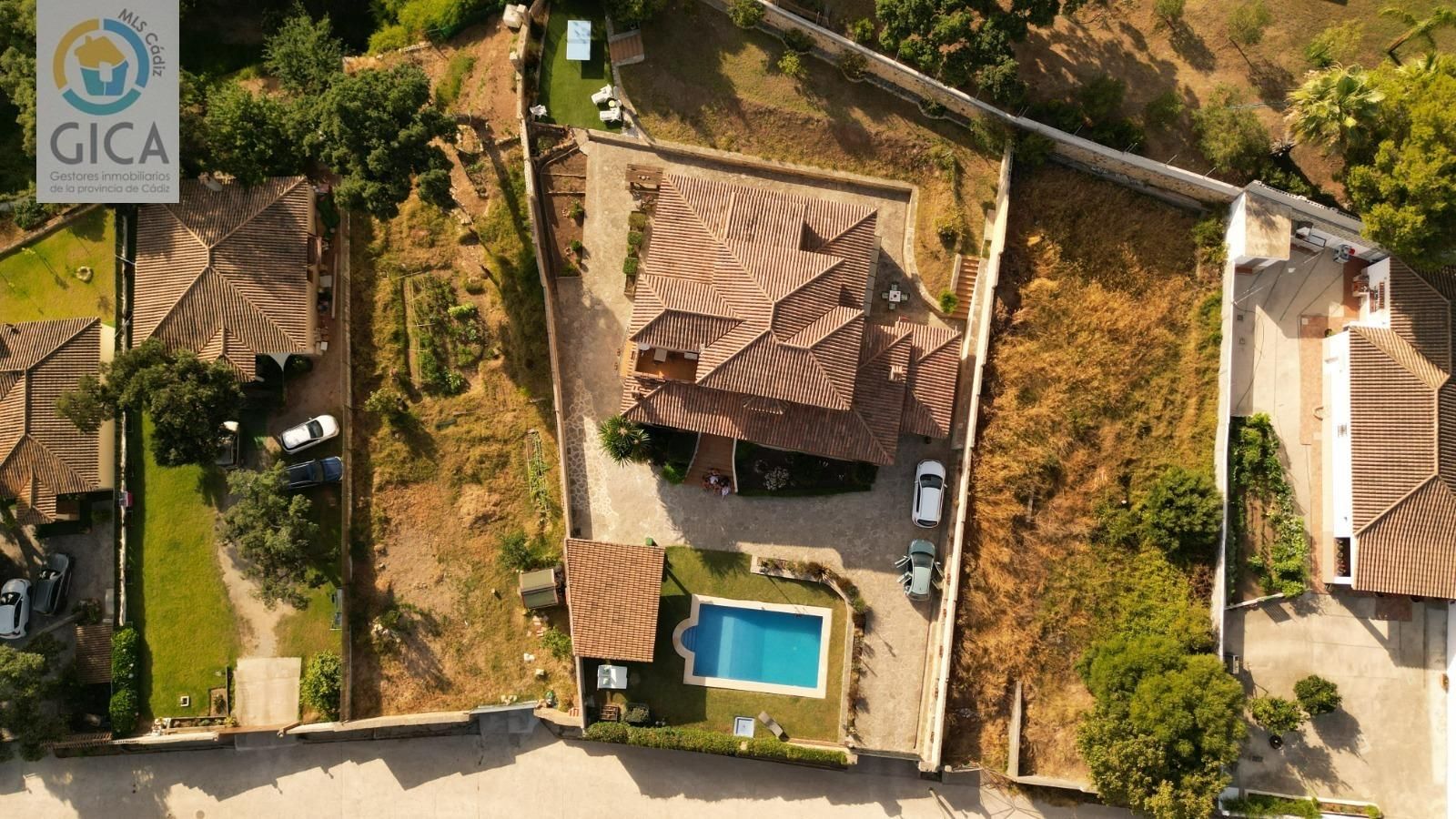 Vista exterior de Casa o xalet en venda en Algeciras amb Aire condicionat, Calefacció i Jardí privat