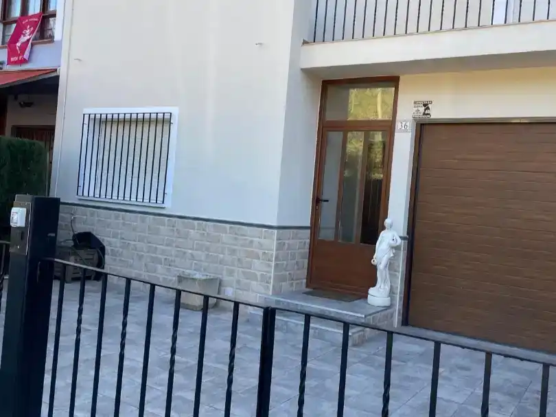 Vista exterior de Casa o xalet en venda en Villarrobledo amb Balcó
