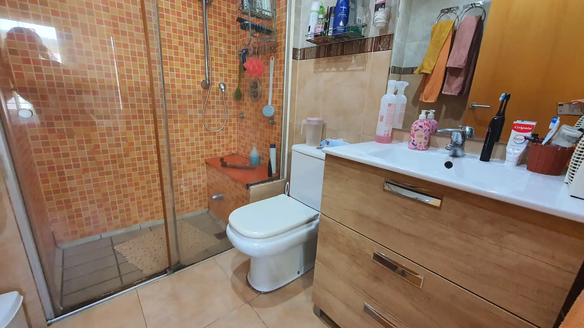 Badezimmer von Wohnung zum Verkauf in Sant Celoni mit Klimaanlage, Heizung und Privatgarten