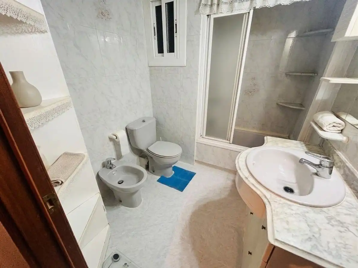 Baño de Piso en venta en L'Hospitalet de Llobregat con Amueblado y Balcón