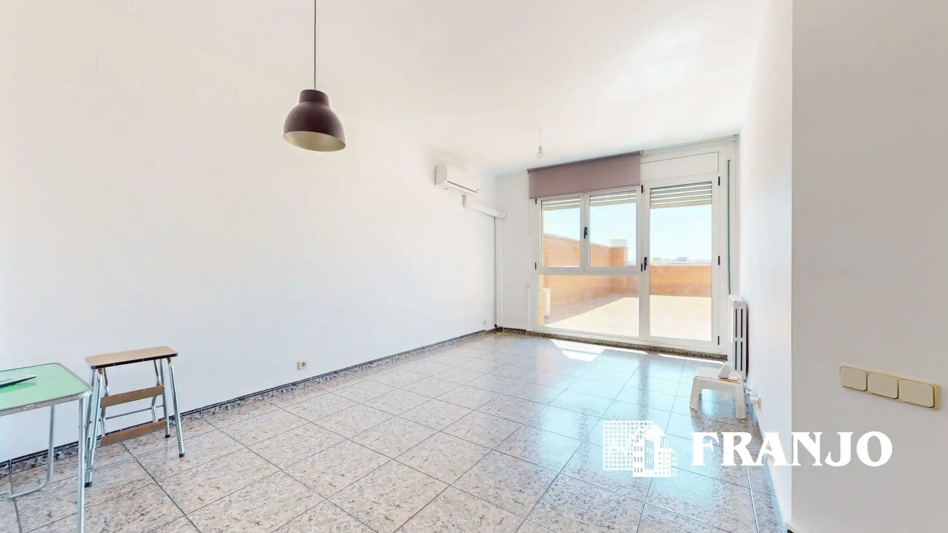 Außenansicht von Einfamilien-Reihenhaus zum Verkauf in Barberà del Vallès mit Klimaanlage, Heizung und Terrasse
