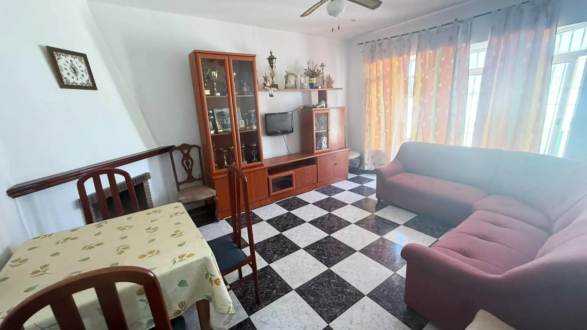Sala d'estar de Casa o xalet en venda en Chiclana de la Frontera amb Jardí privat, Terrassa i Traster