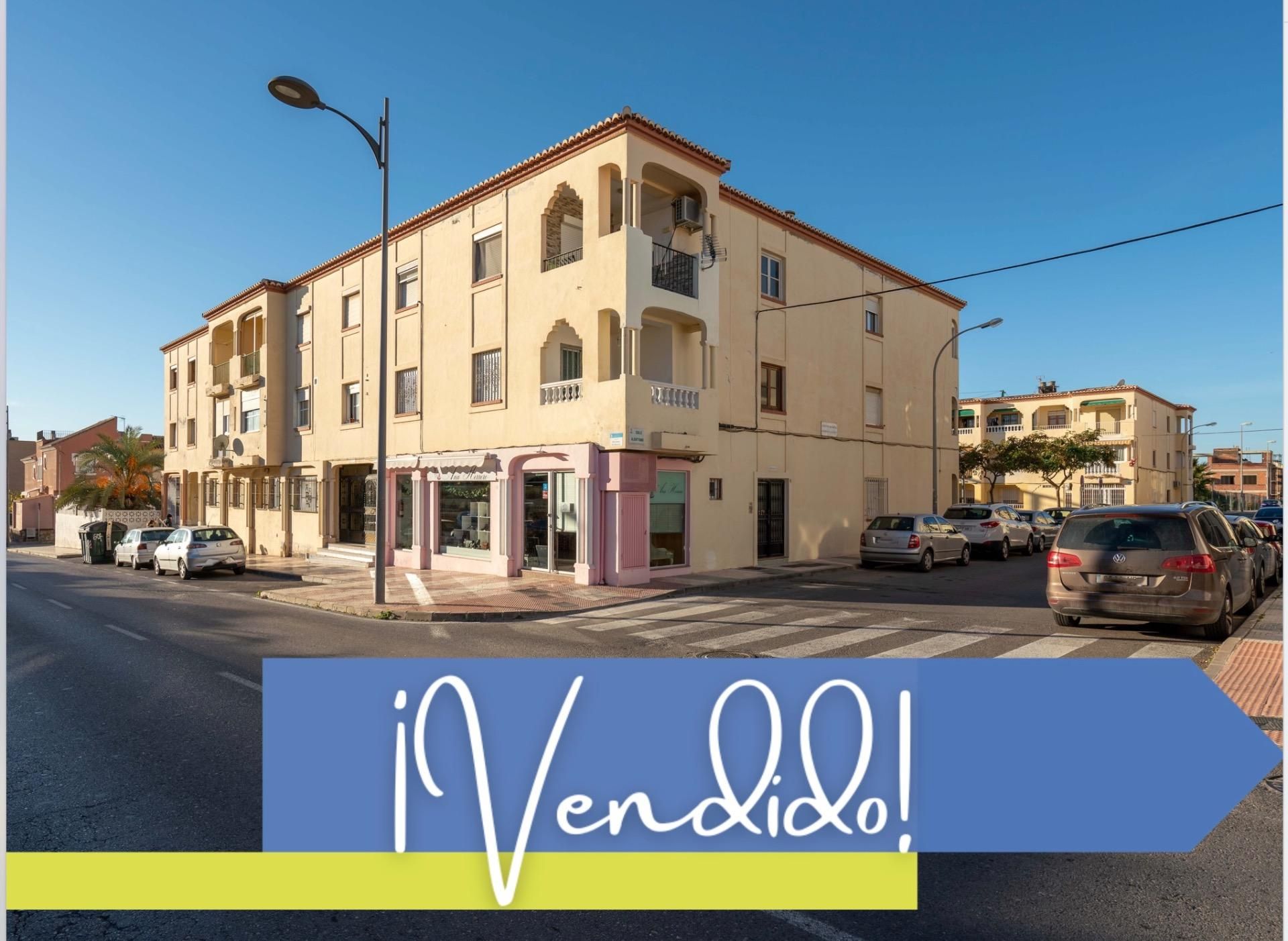 Vista exterior de Pis en venda en Roquetas de Mar