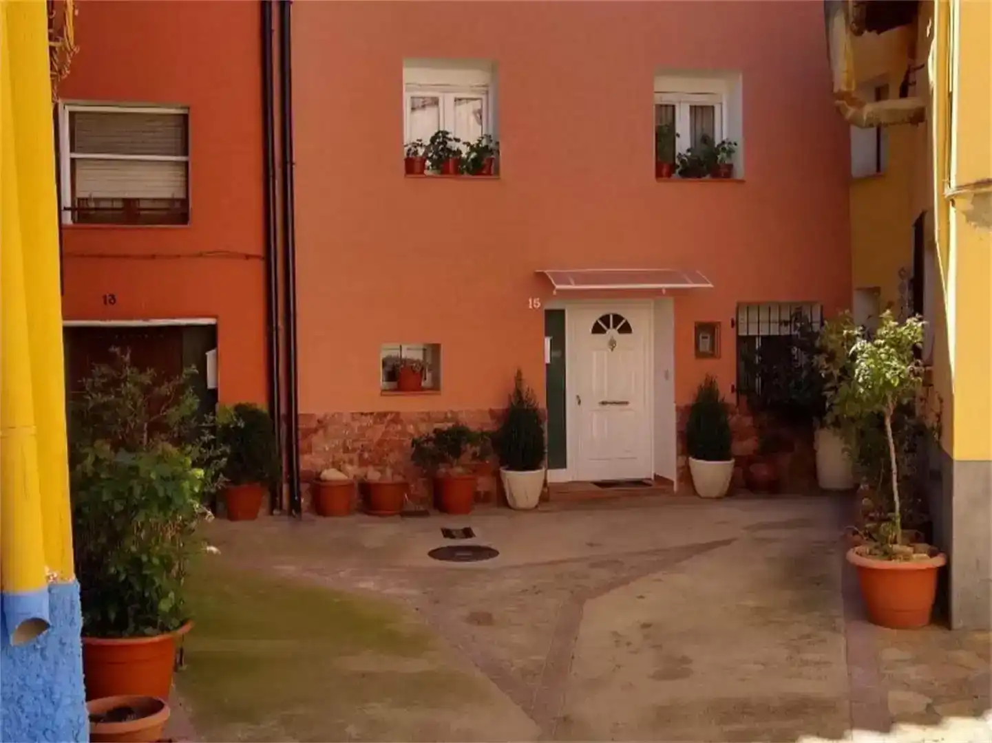 Vista exterior de Casa adosada en venda en Aniñón amb Jardí privat, Parquet i Traster