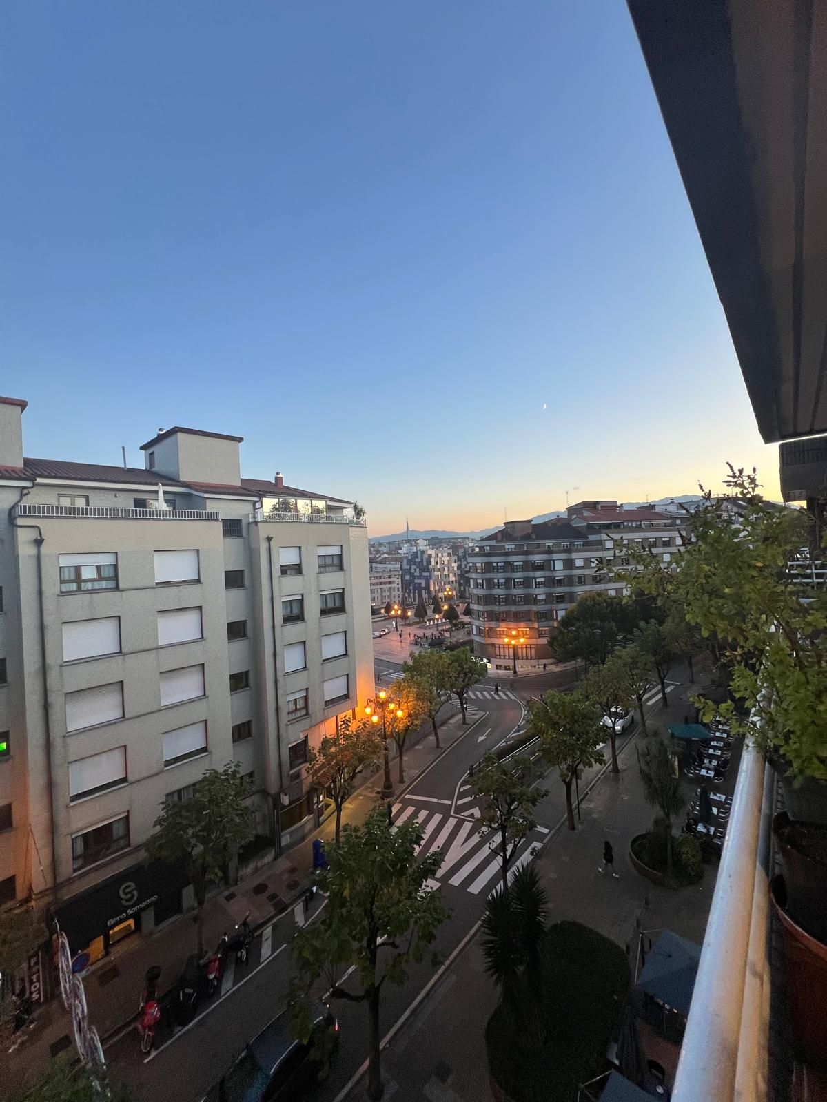 Vista exterior de Ático en venta en Oviedo  con Terraza, Amueblado y Balcón