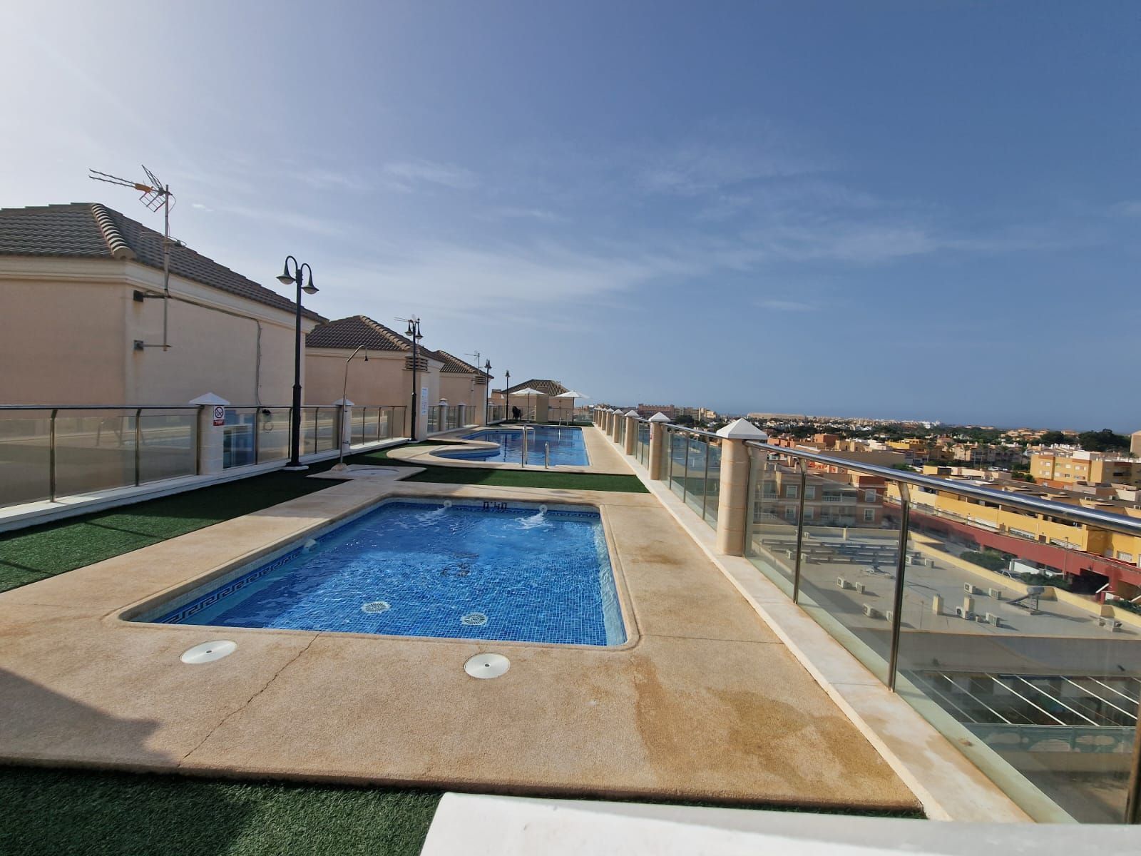 Swimming pool of Flat for sale in Roquetas de Mar  with Air Conditioner, Furnished and Community pool