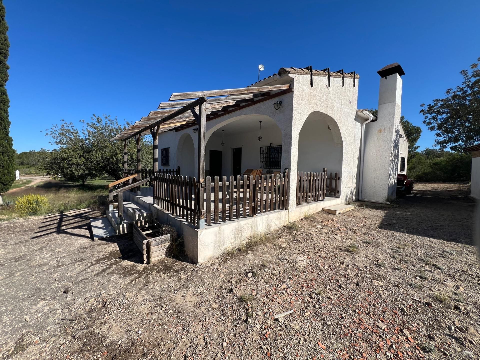 Vista exterior de Casa o xalet en venda en Llíria amb Jardí privat, Terrassa i Traster