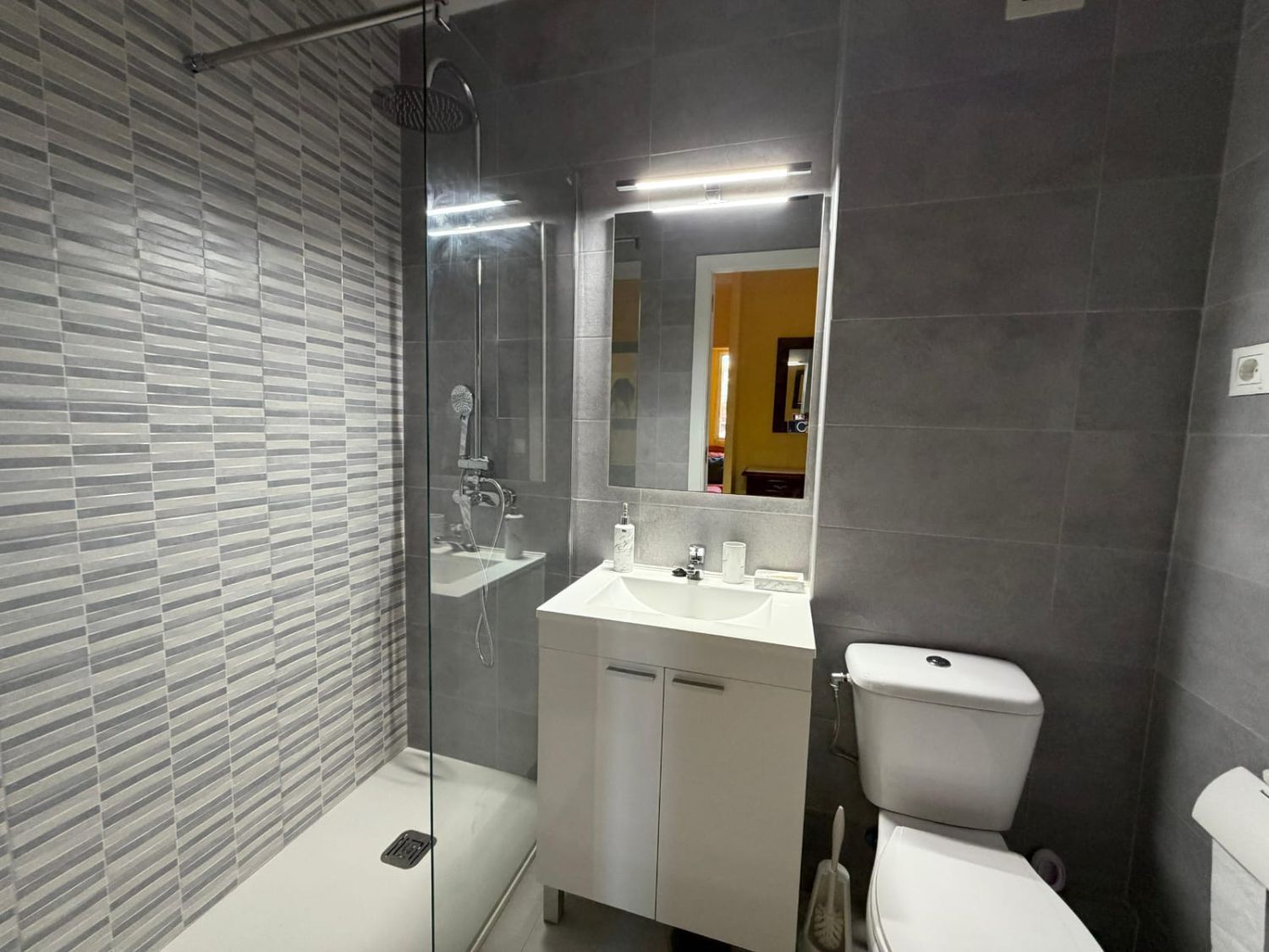 Bathroom of Flat for sale in Torremolinos