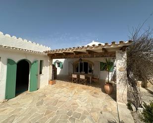 Vista exterior de Casa o xalet en venda en Sant Lluís amb Jardí privat