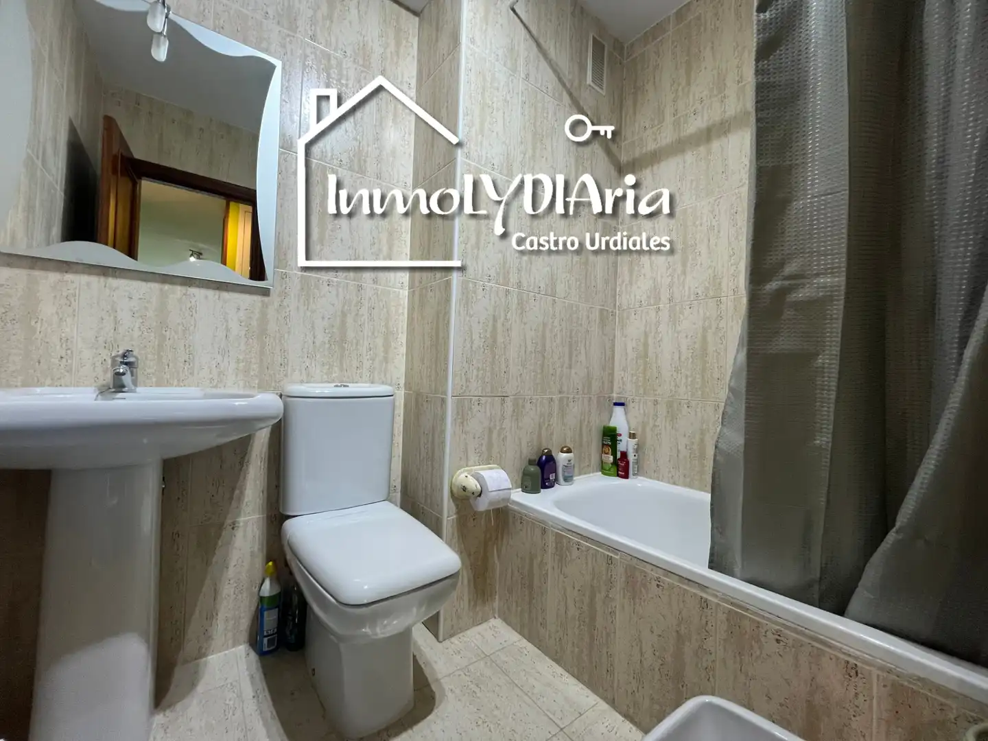 Vista exterior de Piso en venta en Castro-Urdiales con Calefacción, Parquet y Terraza