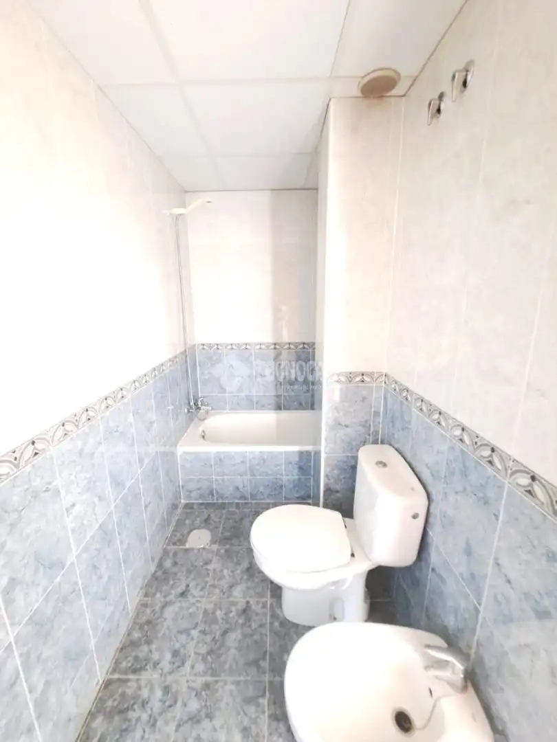 Bathroom of Flat for sale in Parla  with Terrace and Storage room