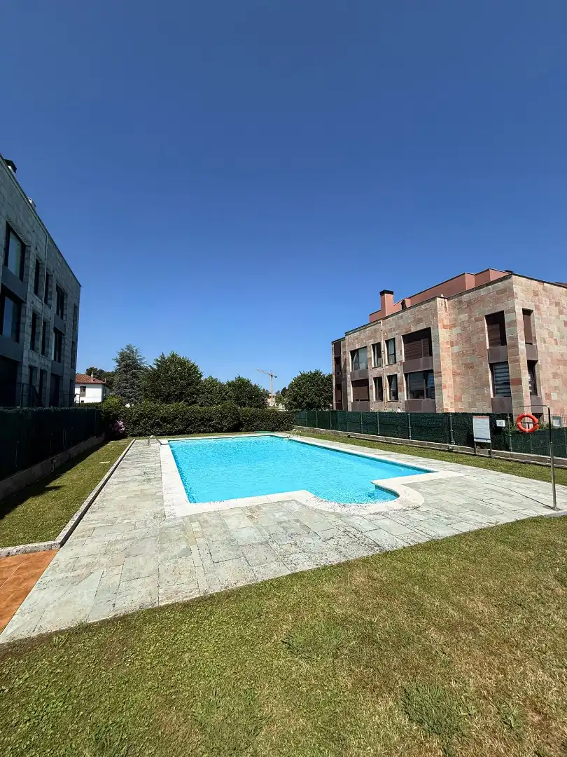 Schwimmbecken von Dachboden zum Verkauf in Llanes mit Heizung, Terrasse und Abstellraum