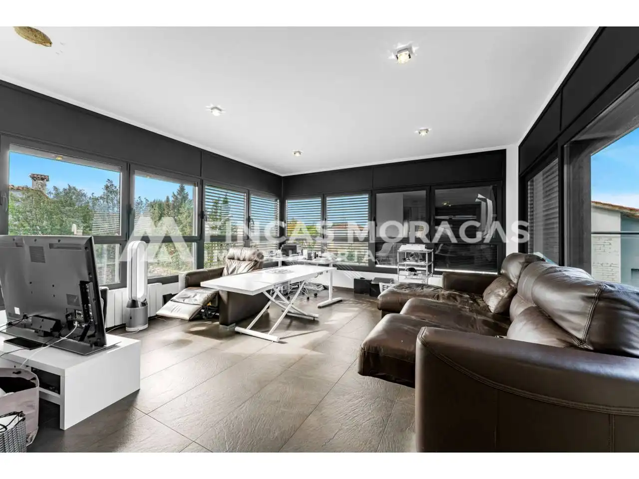 Living room of Houses for sale in Sant Cugat del Vallès  with Air Conditioner, Heating and Private garden