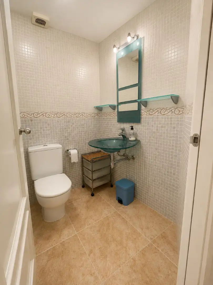 Badezimmer von Wohnungen zur Miete in Palamós mit Klimaanlage, Heizung und Möbliert