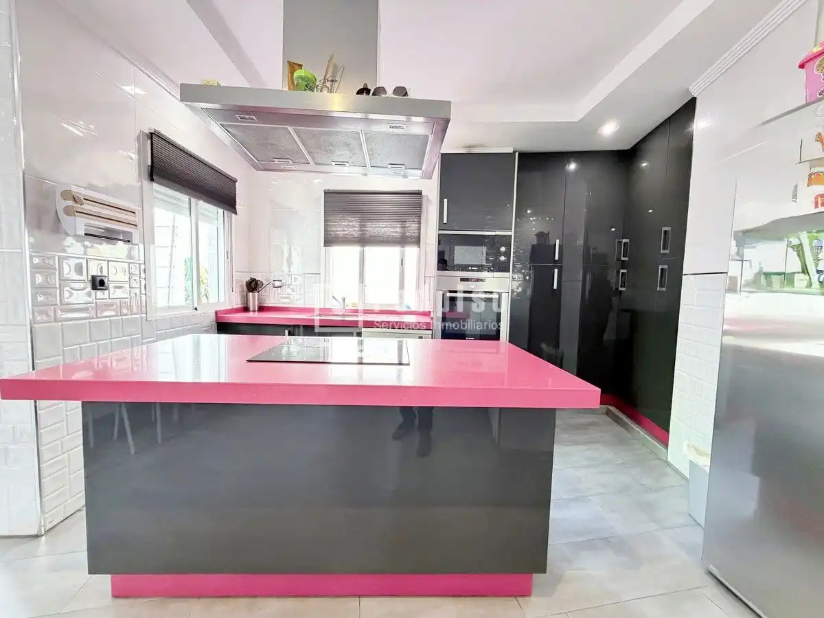 Cuina de Casa o xalet de lloguer en Málaga amb Aire condicionat i Terrassa