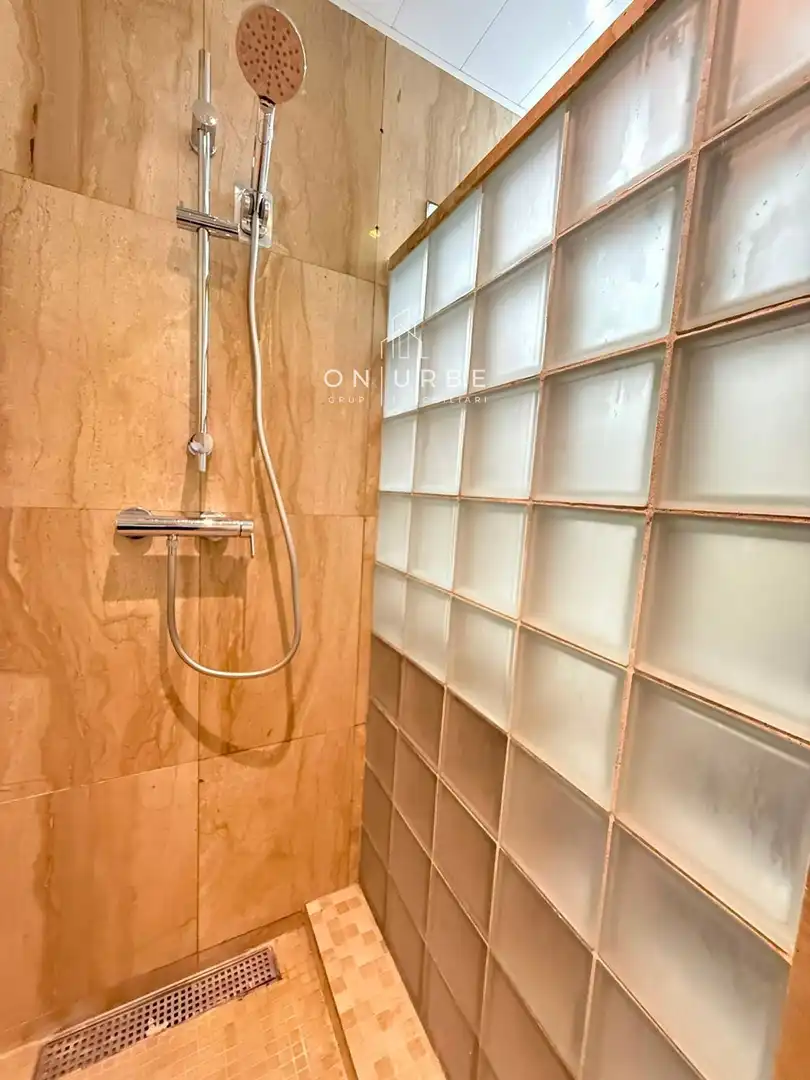 Bany de Pis en venda en Barcelona amb Aire condicionat, Calefacció i Terrassa