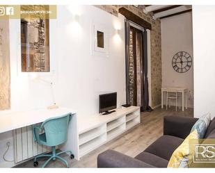 Living room of Study to rent in  Barcelona Capital  with Air Conditioner and Balcony