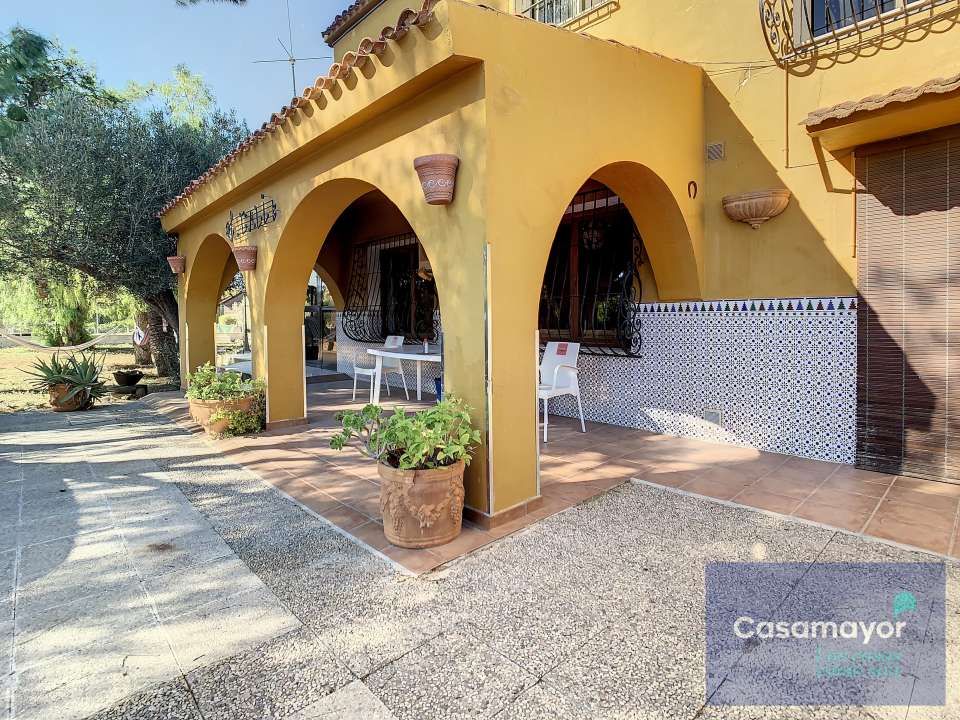 Vista exterior de Casa o xalet en venda en Alicante / Alacant amb Aire condicionat, Calefacció i Jardí privat