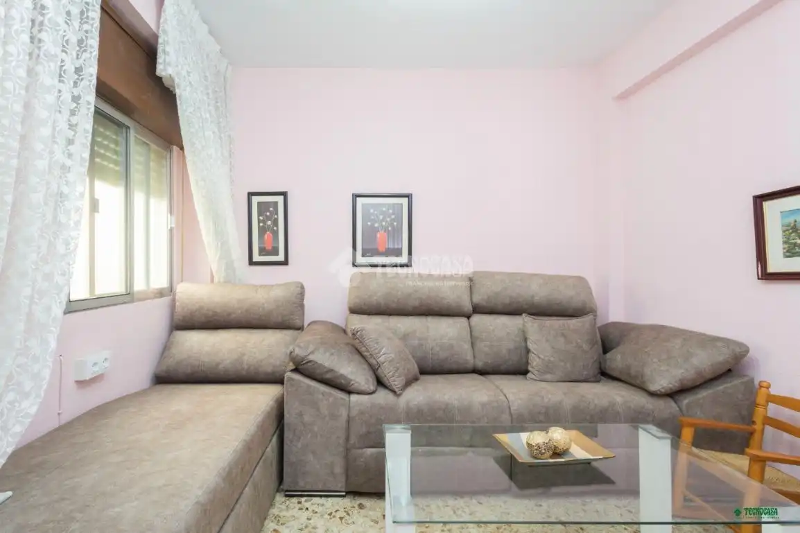 Sala d'estar de Pis en venda en Almería amb Calefacció i Balcó