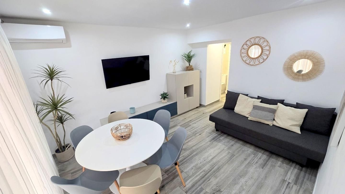 Sala d'estar de Apartament de lloguer en Gandia amb Aire condicionat, Terrassa i Moblat