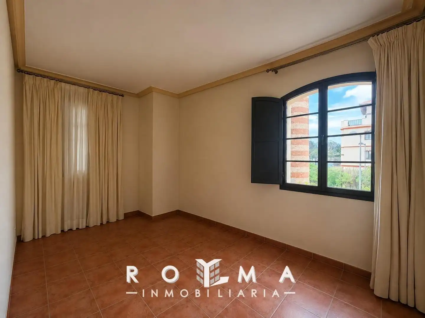 Habitación de Apartamento en venta en Dos Hermanas con Aire acondicionado, Calefacción y Terraza