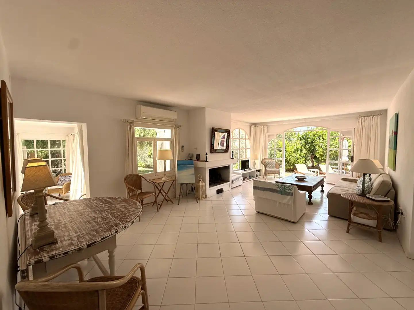 Living room of Houses for sale in Santa Eulària des Riu  with Air Conditioner, Heating and Terrace