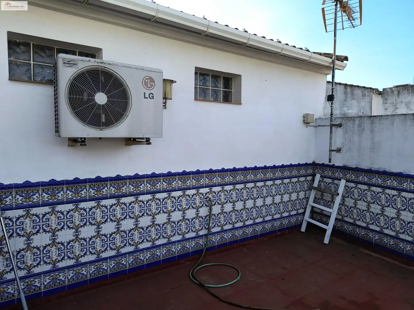 Jardín de Casa adosada en venta en Almadén de la Plata con Aire acondicionado, Calefacción y Terraza