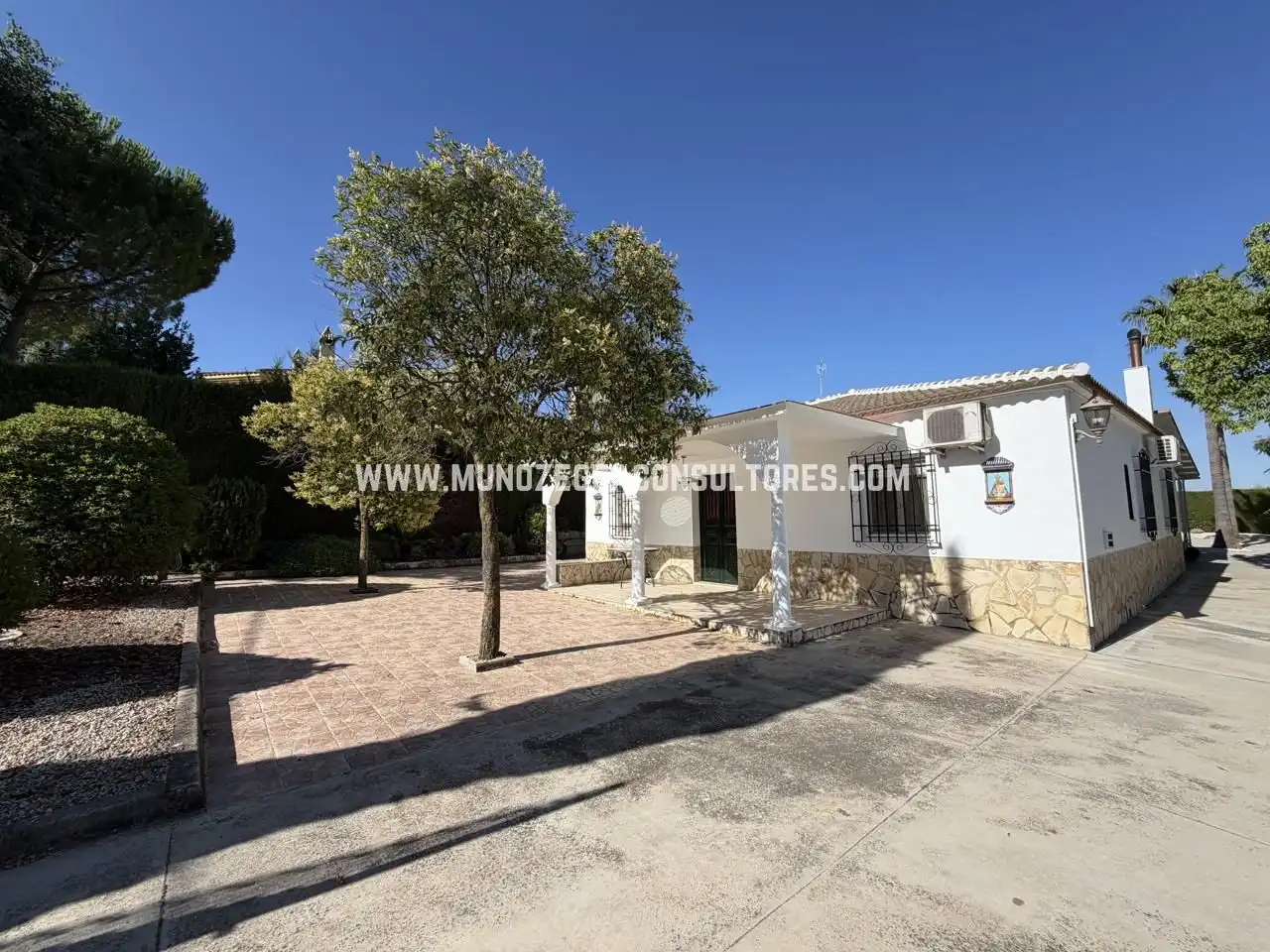 Exterior view of Houses for sale in Lucena  with Air Conditioner, Private garden and Terrace