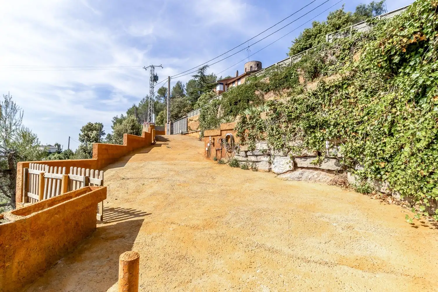 Vista exterior de Edificio en venta en Castellar del Vallès