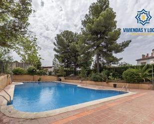 Swimming pool of Flat for sale in  Granada Capital