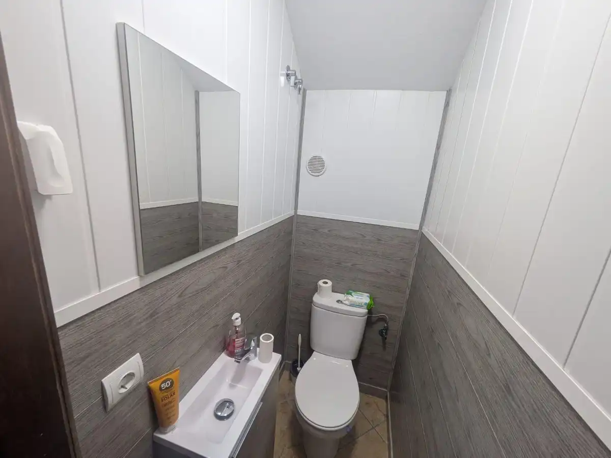 Bany de Casa adosada en venda en Torremolinos amb Aire condicionat, Calefacció i Jardí privat