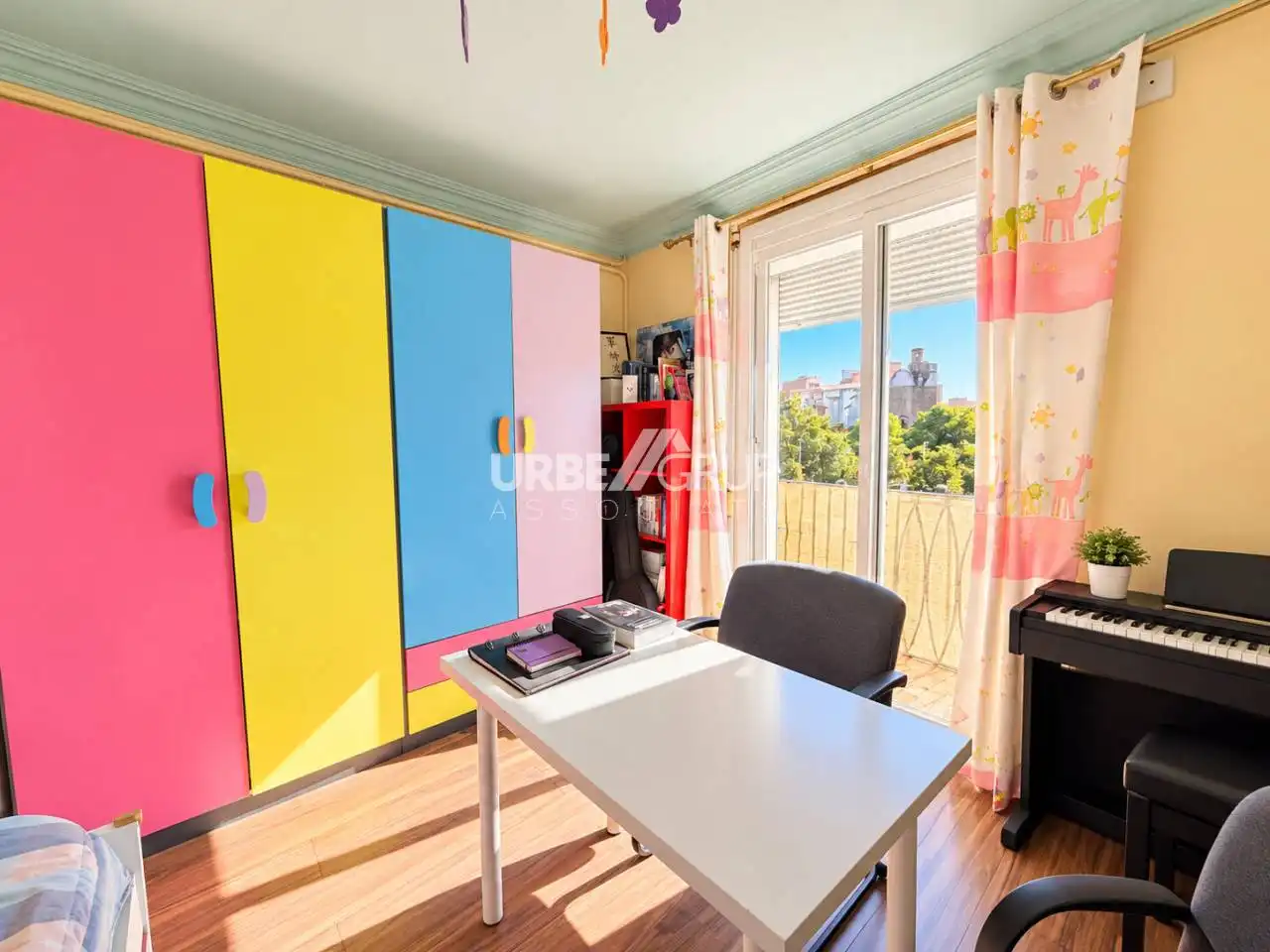 Schlafzimmer von Wohnung zum Verkauf in Terrassa mit Terrasse und Balkon