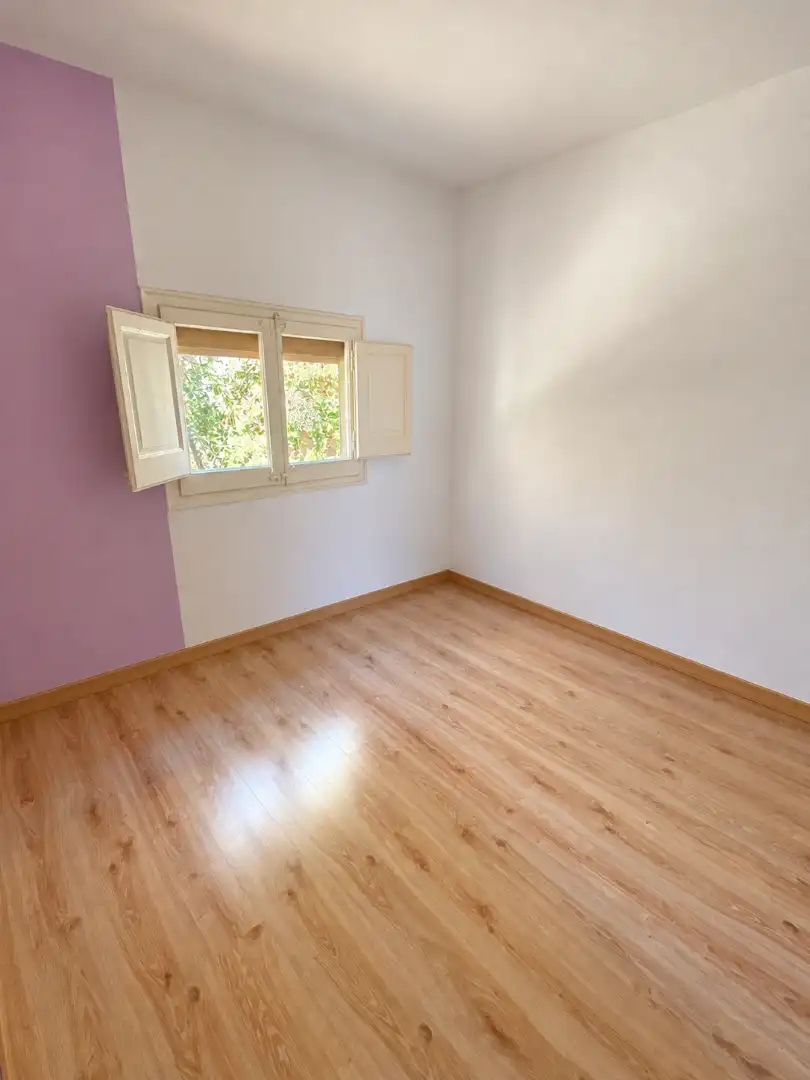 Habitación de Casa adosada en venta en Nou Barris
