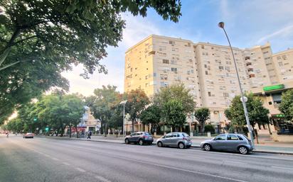 Vista exterior de Pis en venda en  Sevilla Capital amb Aire condicionat, Traster i Moblat