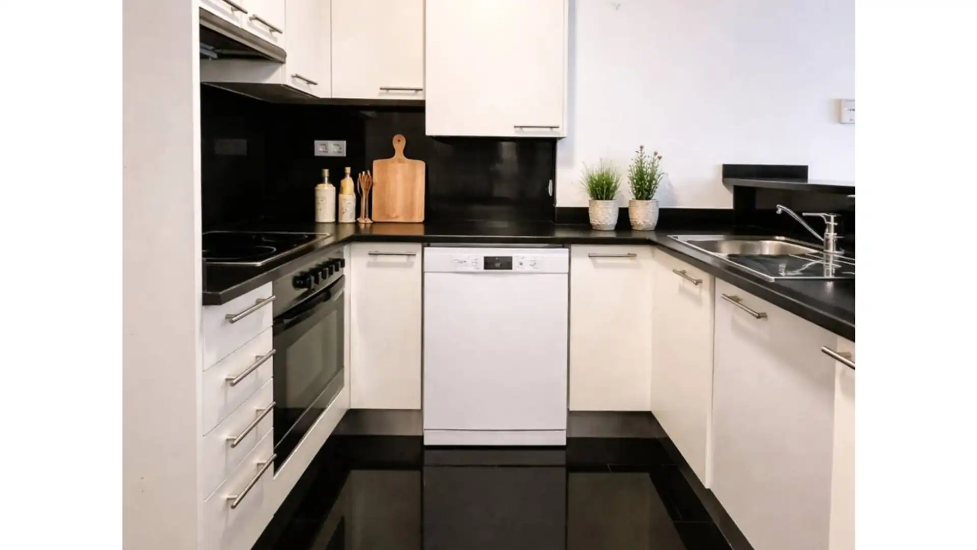 Kitchen of Flat for sale in Girona Capital  with Air Conditioner, Heating and Parquet flooring