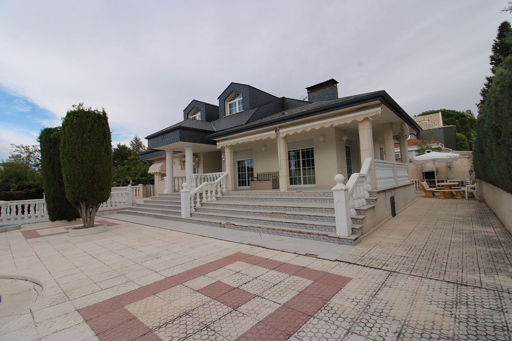 Vista exterior de Casa o xalet de lloguer en Uceda amb Jardí privat, Terrassa i Piscina
