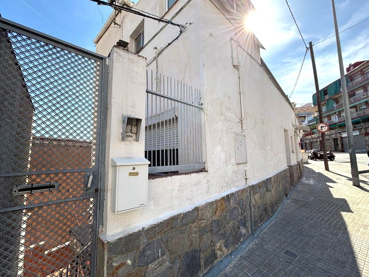 Exterior view of Flat for sale in Santa Coloma de Gramenet