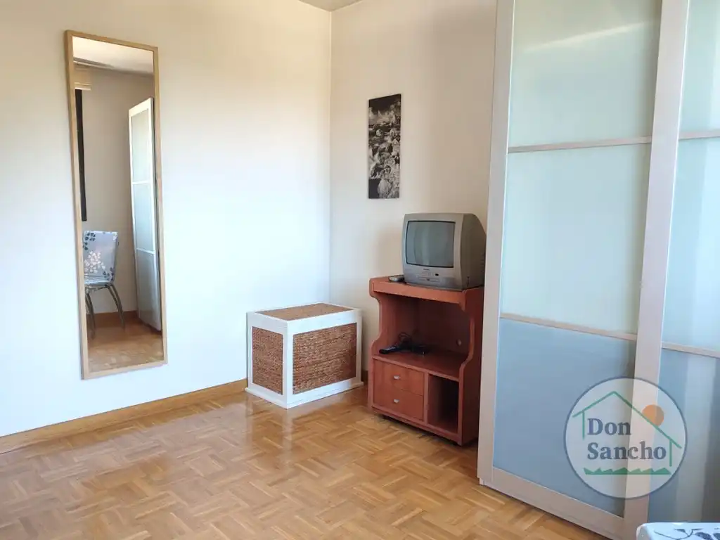 Habitación de Casa adosada en venta en Viana de Cega con Calefacción, Jardín privado y Terraza